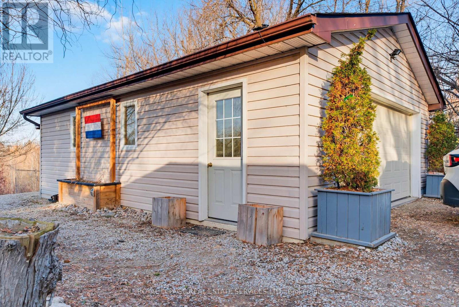 18 Cherry Street, Halton Hills, Ontario  L7G 3J8 - Photo 47 - W12933612