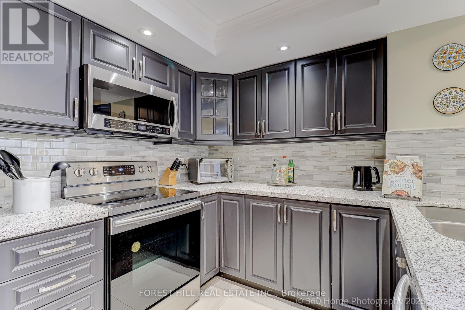 204 - 45 Kingsbridge Garden Circle, Mississauga, Ontario  L5R 3K4 - Photo 8 - W12963474