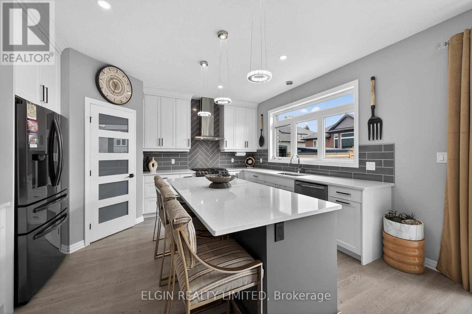 48 Snowy Owl Trail, Central Elgin, Ontario  N5R 0M7 - Photo 18 - X12666264