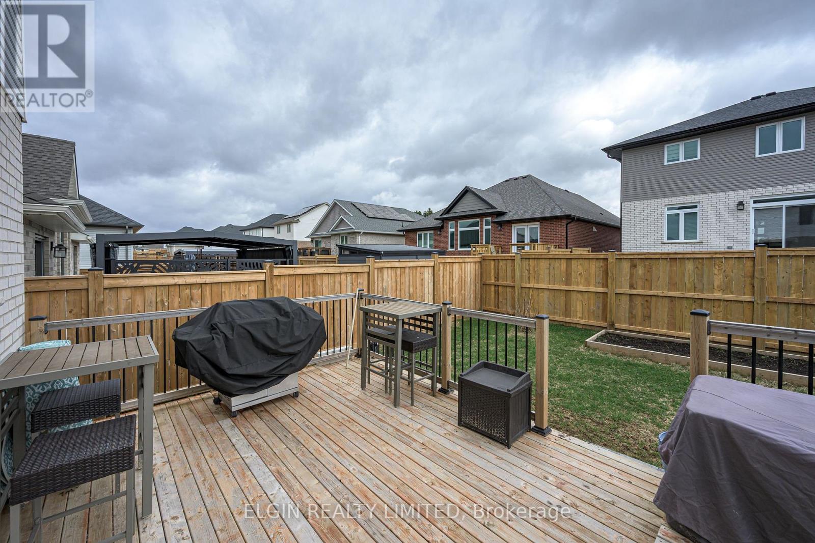 48 Snowy Owl Trail, Central Elgin, Ontario  N5R 0M7 - Photo 6 - X12666264