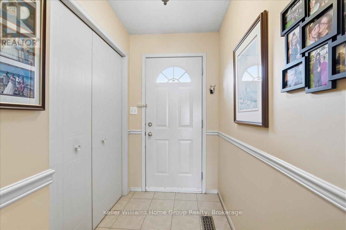 38 Roehampton Crescent, Guelph, Ontario N1L 1M8 - Photo 4 - X12964970