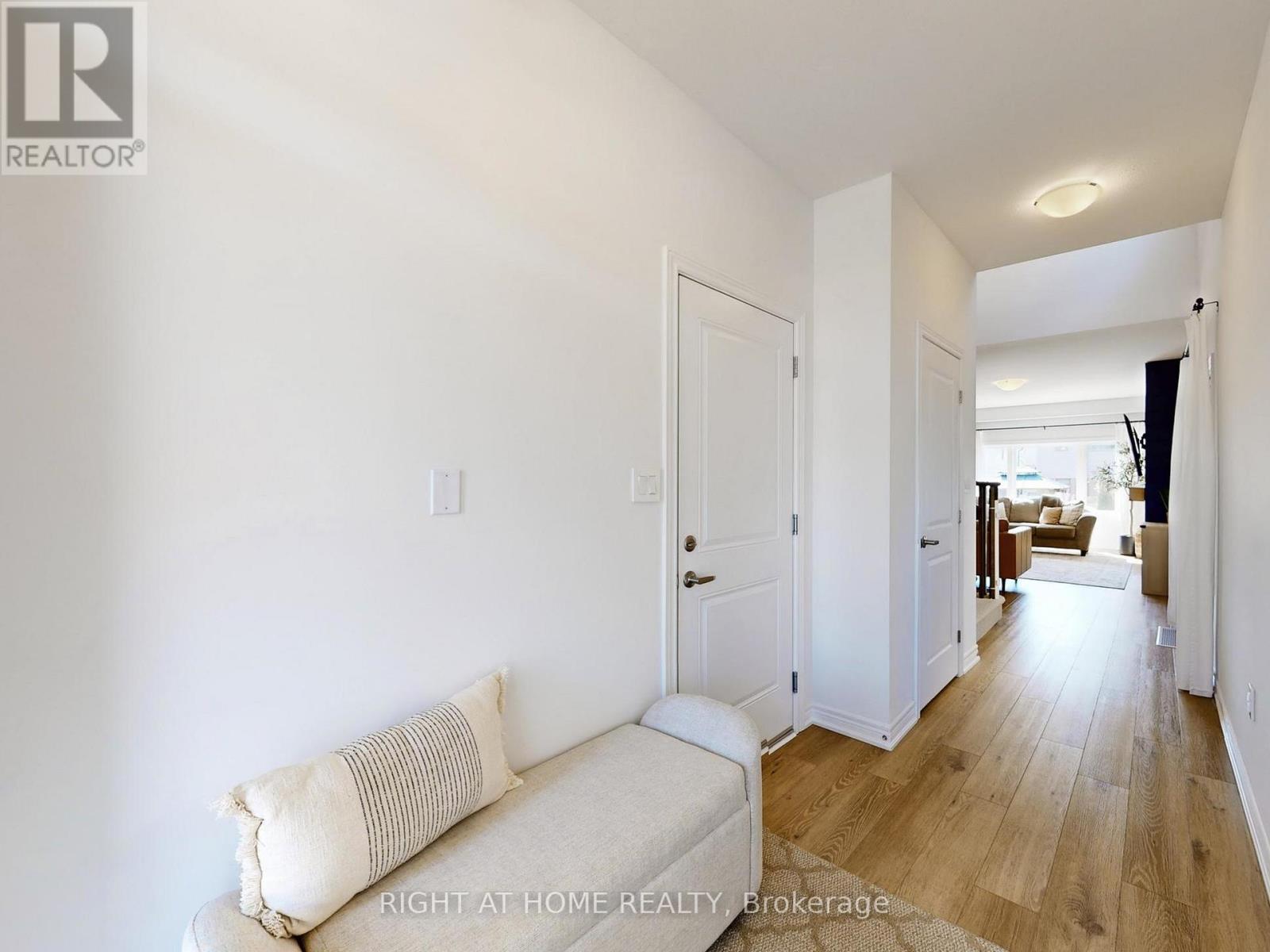 39 Baker Lane, Brant, Ontario  N3L 0J7 - Photo 3 - X12964846