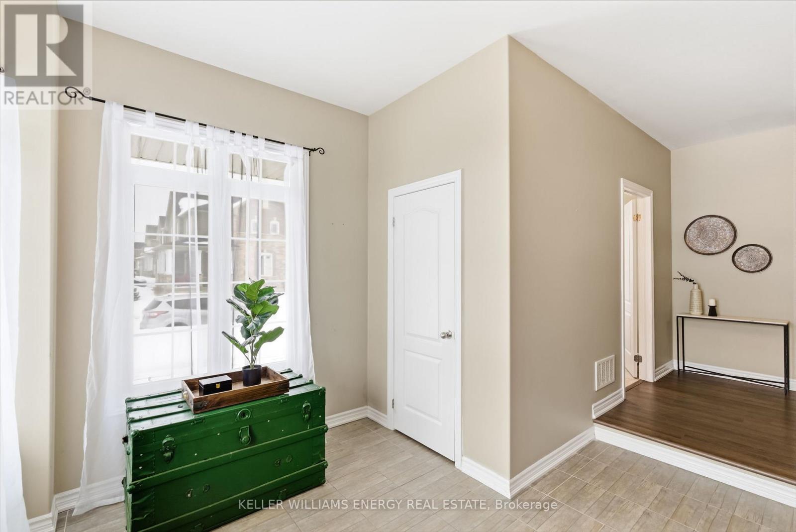 219 Crombie Street, Clarington, Ontario  L1C 0T8 - Photo 4 - E12965224