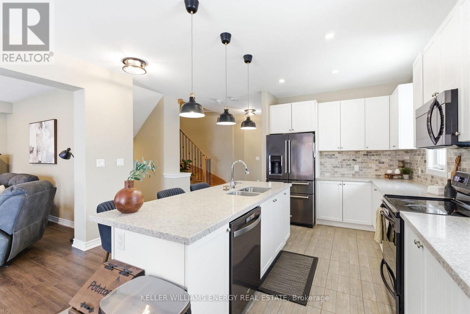 219 Crombie Street, Clarington, Ontario  L1C 0T8 - Photo 9 - E12965224