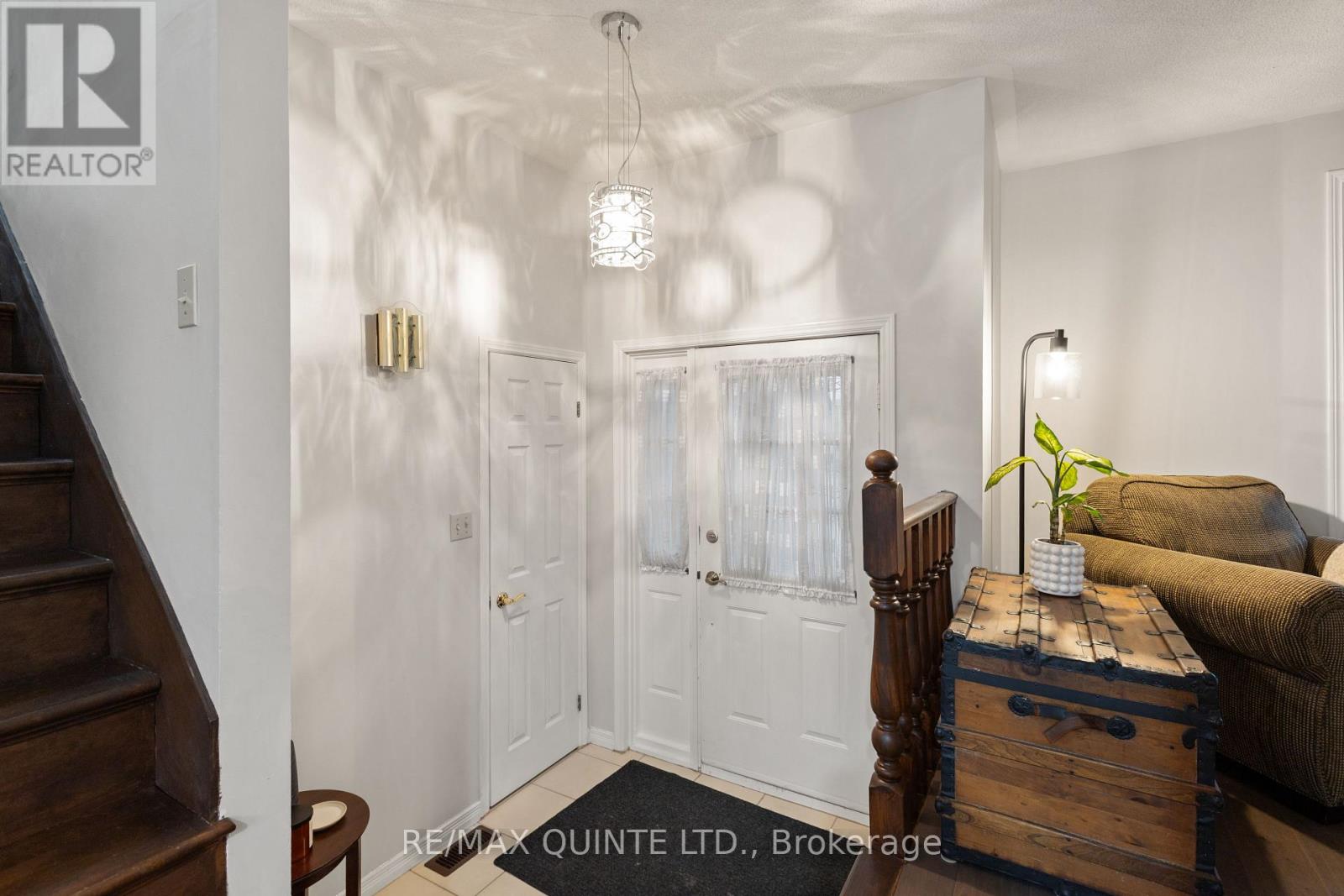 310 Bridge Street W, Belleville, Ontario  K8N 4Z2 - Photo 12 - X12965098