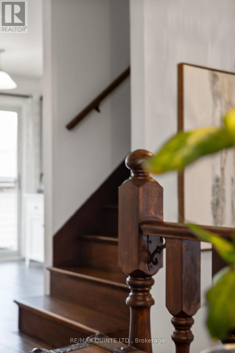 310 Bridge Street W, Belleville, Ontario  K8N 4Z2 - Photo 13 - X12965098