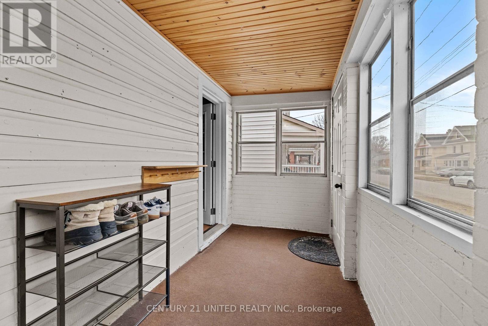 296 Mcgill Street, Peterborough, Ontario  K9J 1W5 - Photo 2 - X12965316