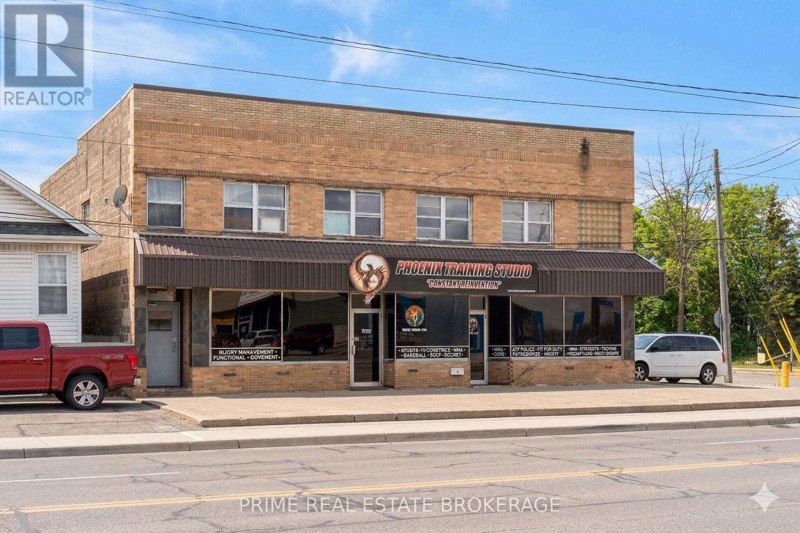 544 Queen Street, Chatham-Kent, Ontario  N7M 2J6 - Photo 2 - X12964496