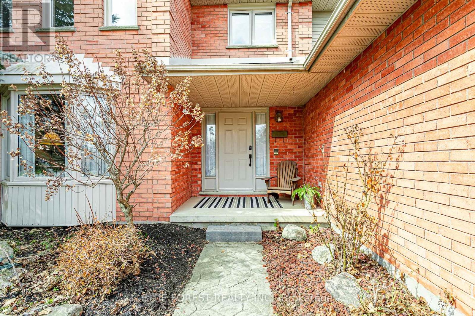 129 Wheeler Avenue, Thames Centre, Ontario  N0L 1G2 - Photo 2 - X12964968