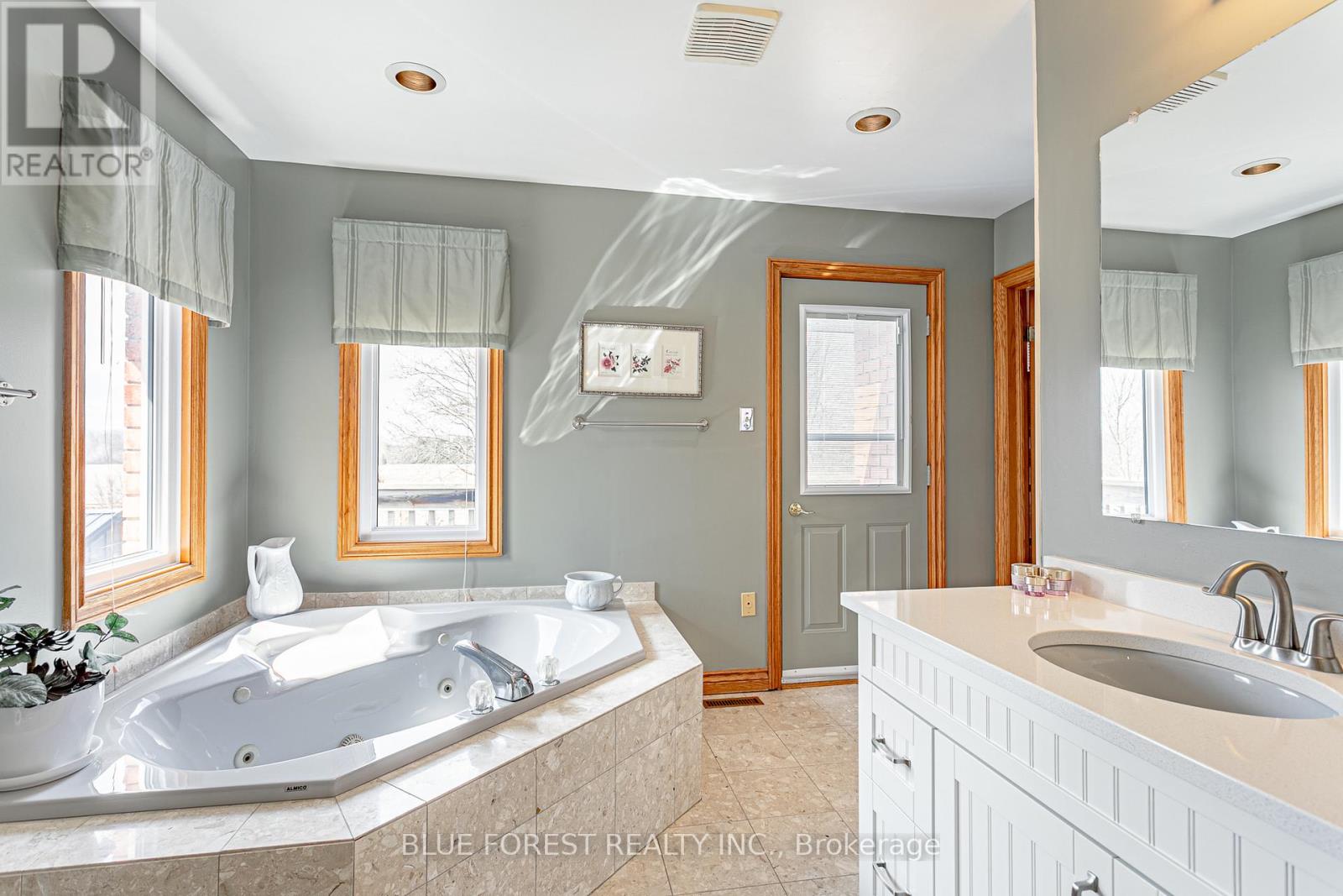 129 Wheeler Avenue, Thames Centre, Ontario  N0L 1G2 - Photo 20 - X12964968