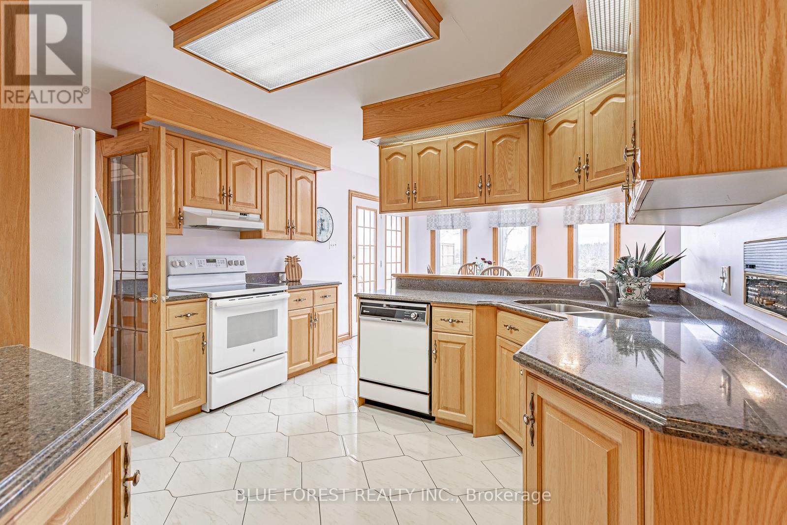 129 Wheeler Avenue, Thames Centre, Ontario  N0L 1G2 - Photo 8 - X12964968