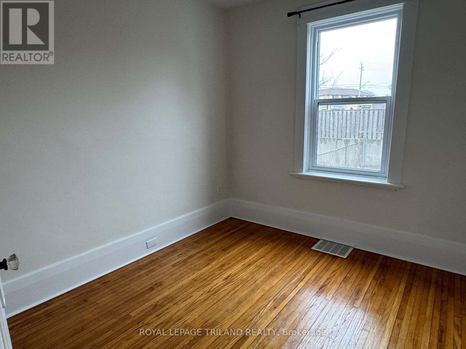 Main - 140 Arundell Street, London East, Ontario  N5Z 2J9 - Photo 7 - X12965340