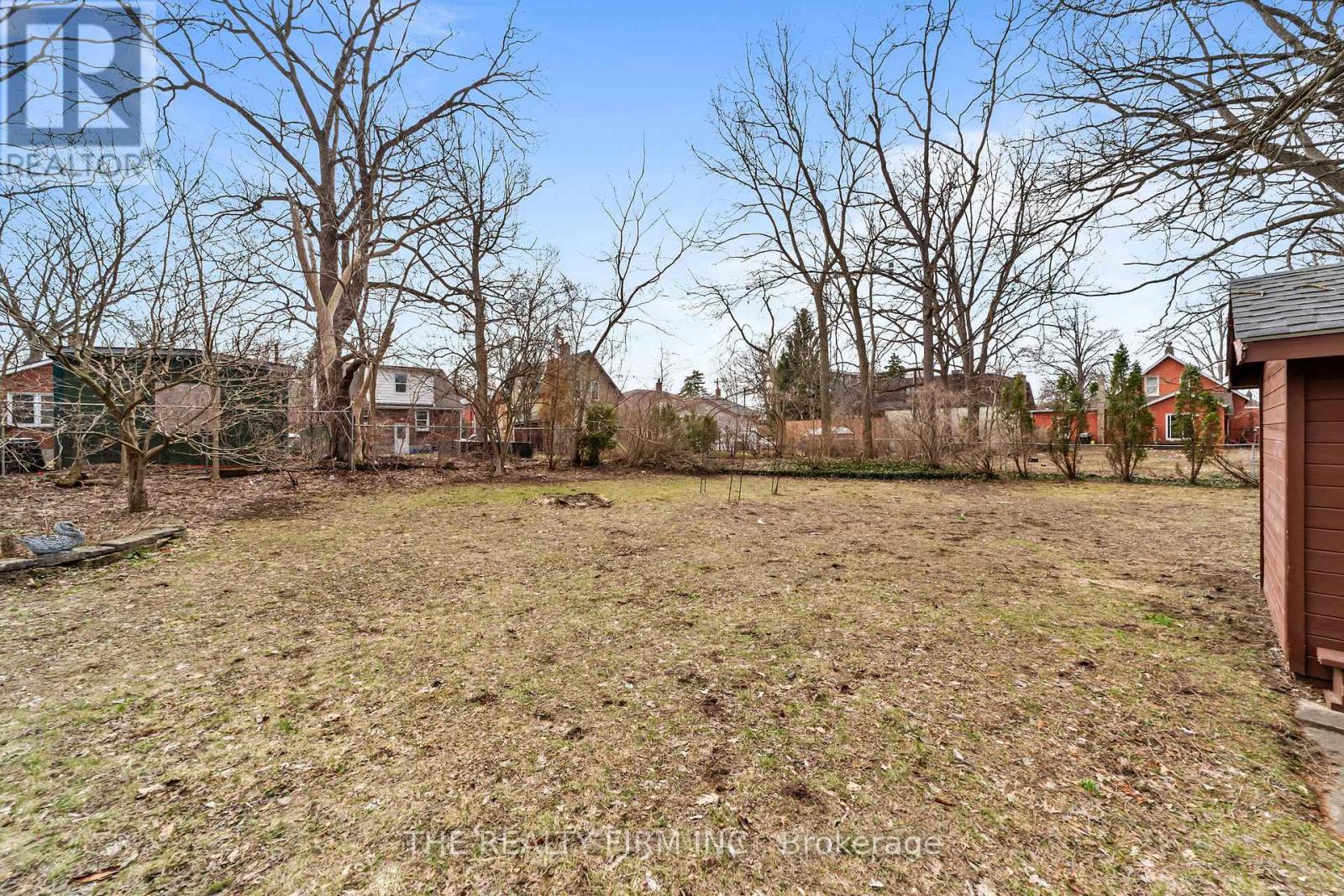 15 Mayfair Drive, London East, Ontario  N6A 2M7 - Photo 16 - X12965382