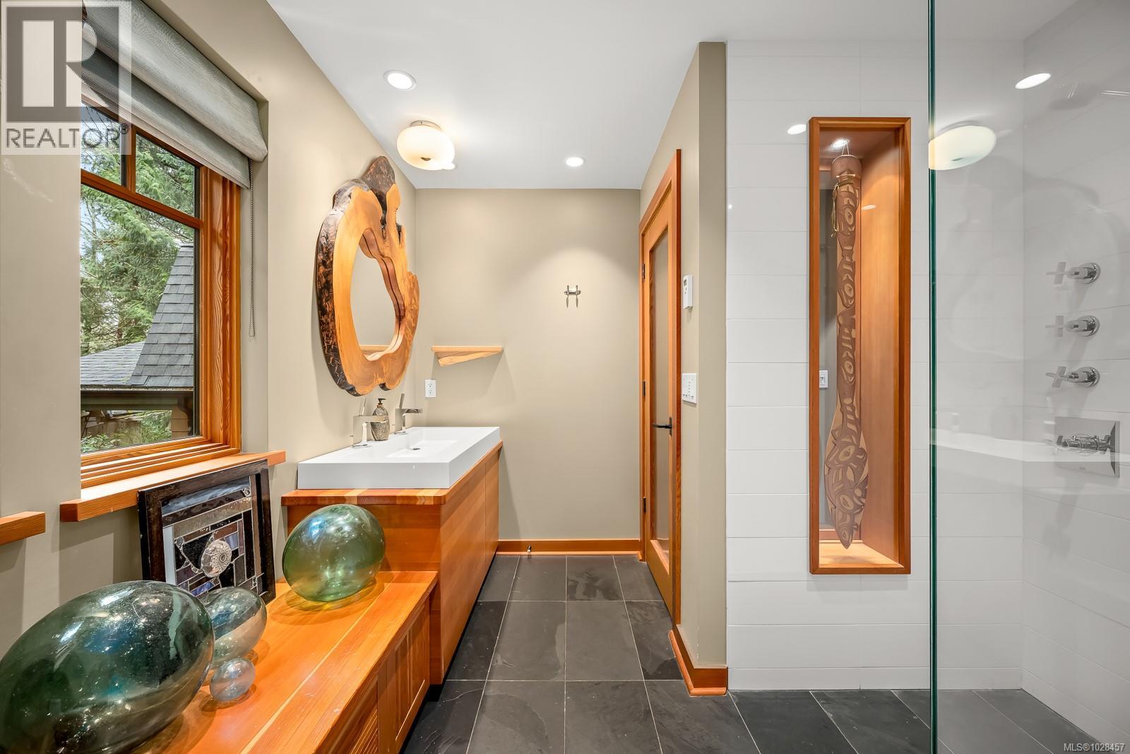 1257 Lynn Rd, Tofino, British Columbia  V0R 2Z0 - Photo 22 - 1028457