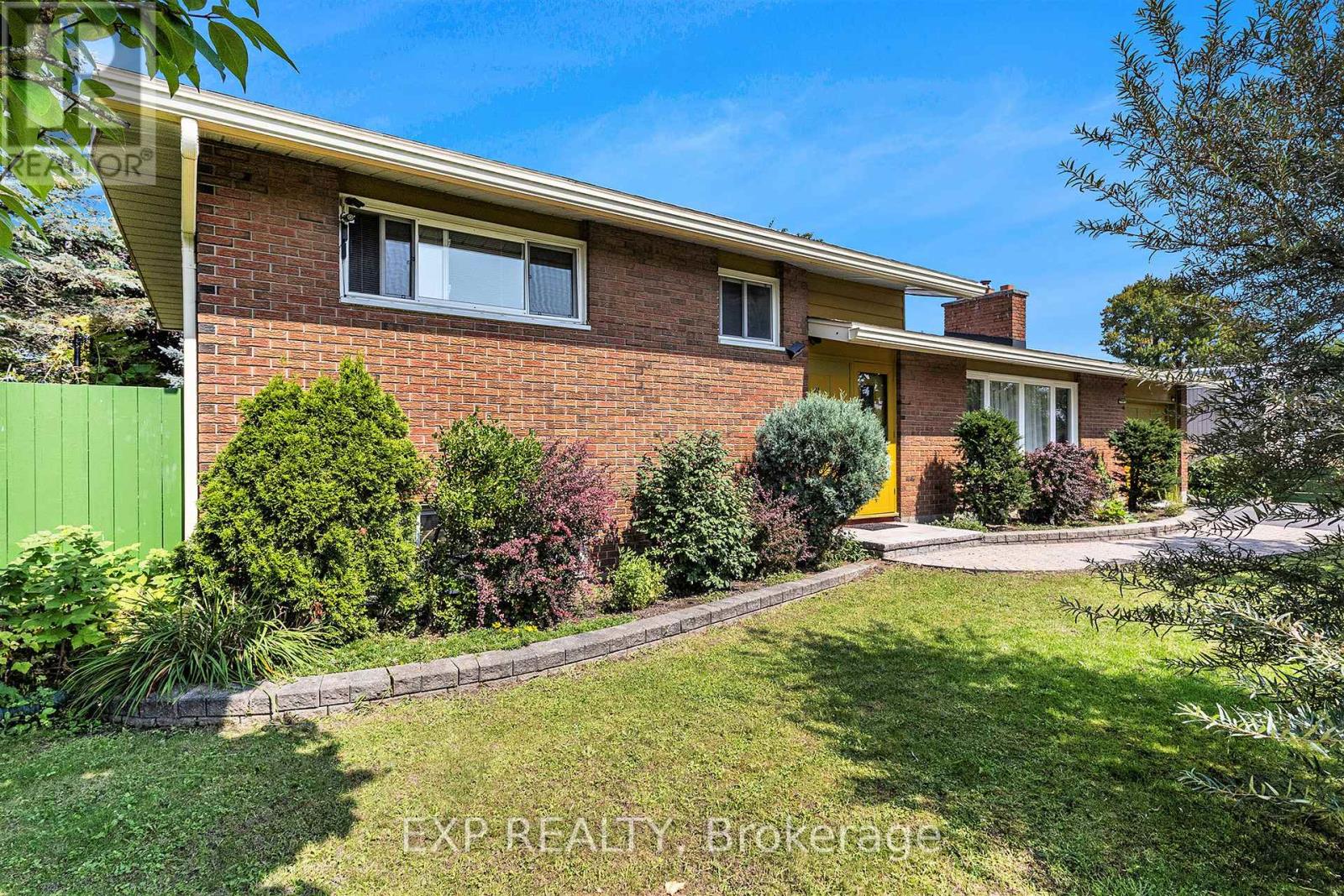 41 Wigan Drive, Ottawa, Ontario  K2E 6K9 - Photo 3 - X12964956