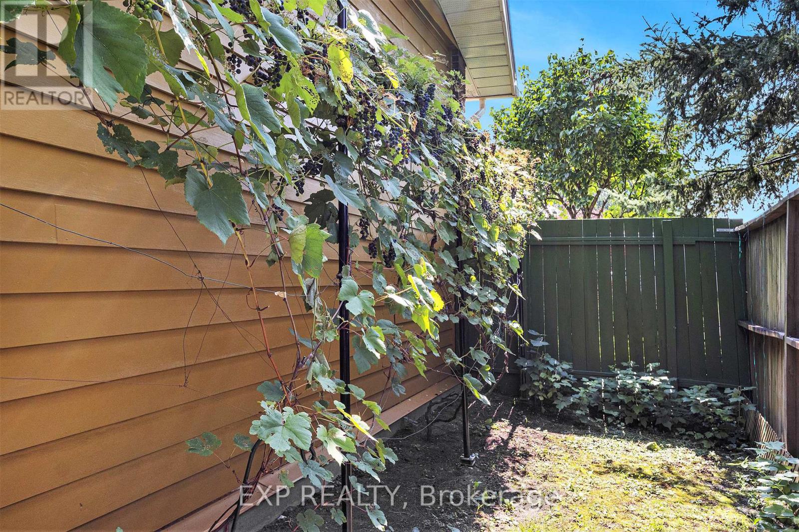 41 Wigan Drive, Ottawa, Ontario  K2E 6K9 - Photo 38 - X12964956