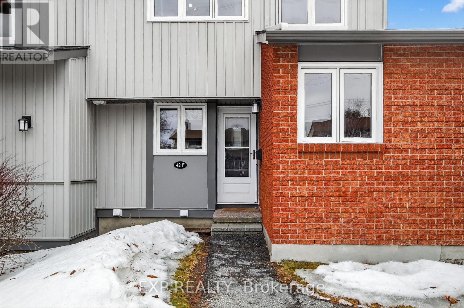 70 - 42f Benlea Drive, Ottawa, Ontario  K2G 4A9 - Photo 2 - X12965060