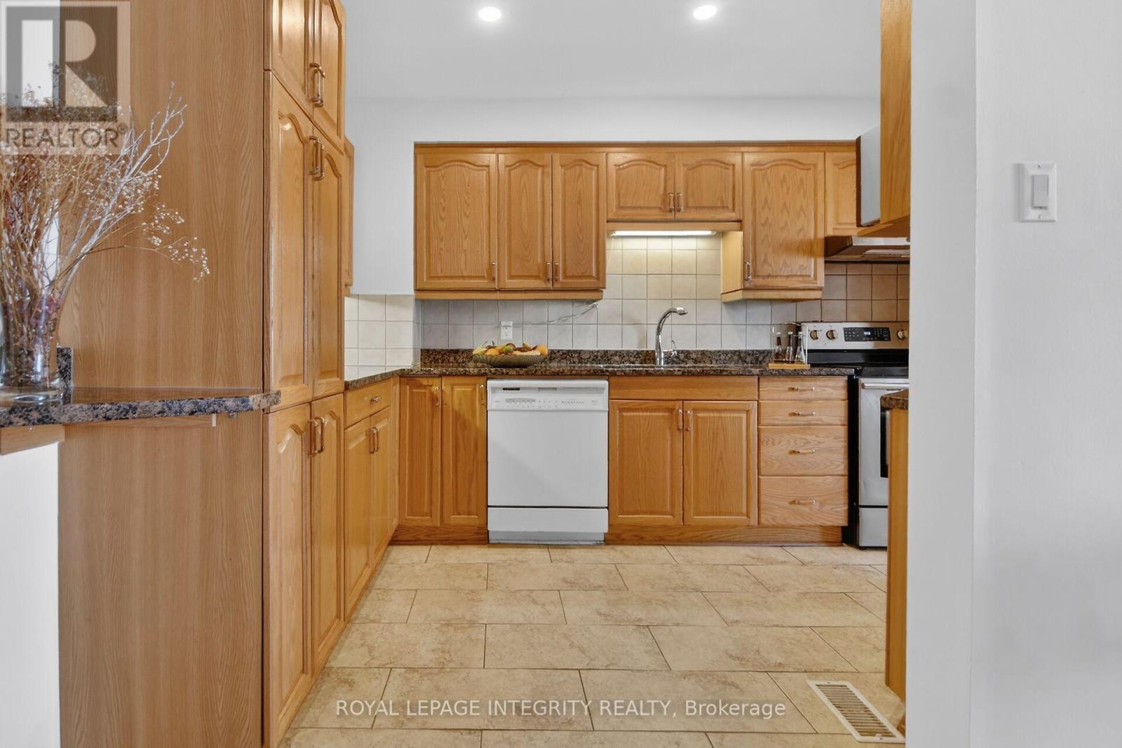 13 - 2415 Southvale Crescent, Ottawa, Ontario  K1B 4T9 - Photo 18 - X12965148