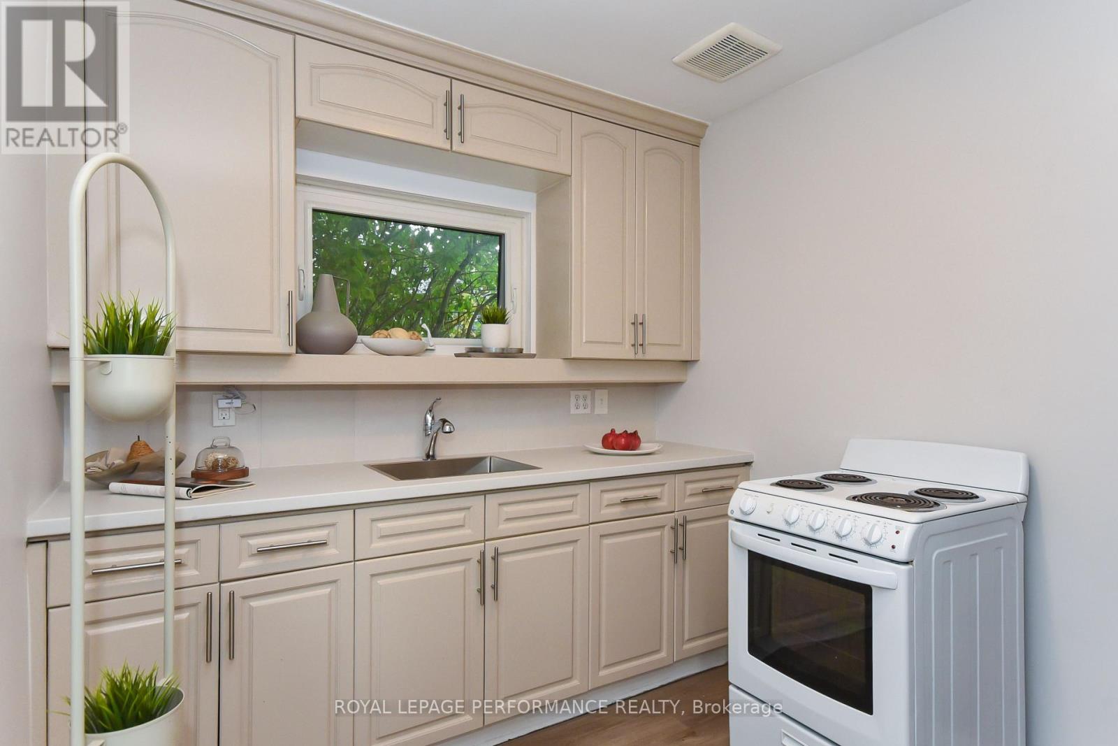 274 Queen Mary Street, Ottawa, Ontario  K1K 1X2 - Photo 13 - X12965158