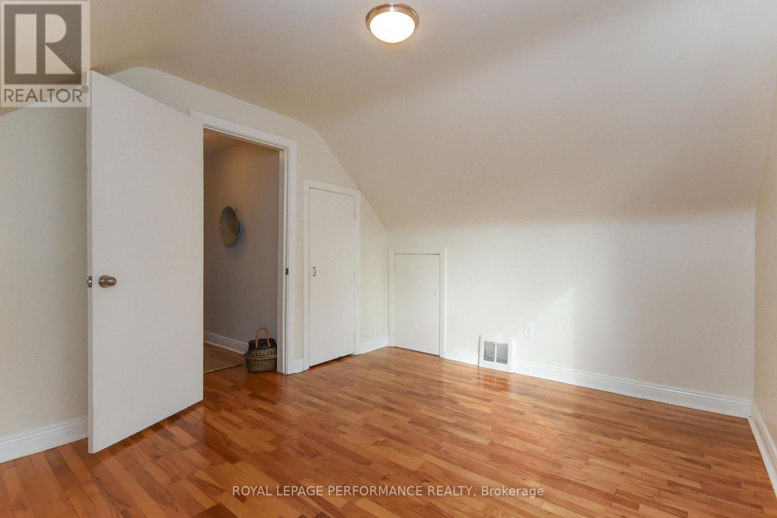 274 Queen Mary Street, Ottawa, Ontario  K1K 1X2 - Photo 30 - X12965158