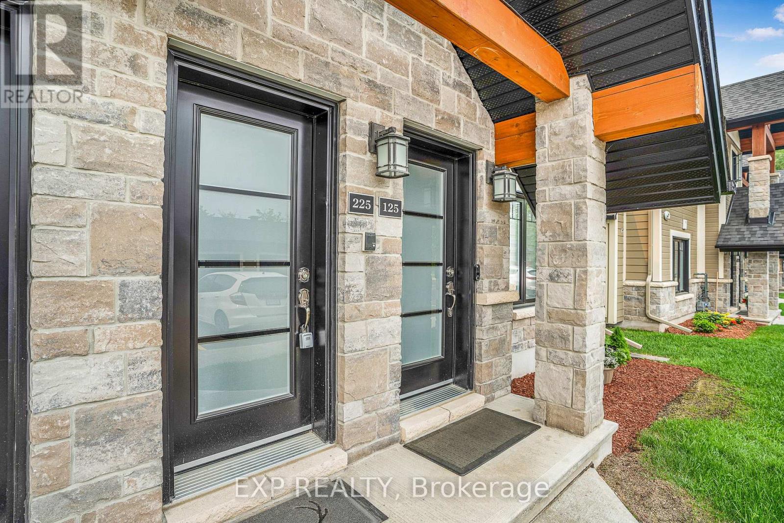 225 - 292 Masters Lane, Clarence-Rockland, Ontario  K4K 0K5 - Photo 3 - X12965174