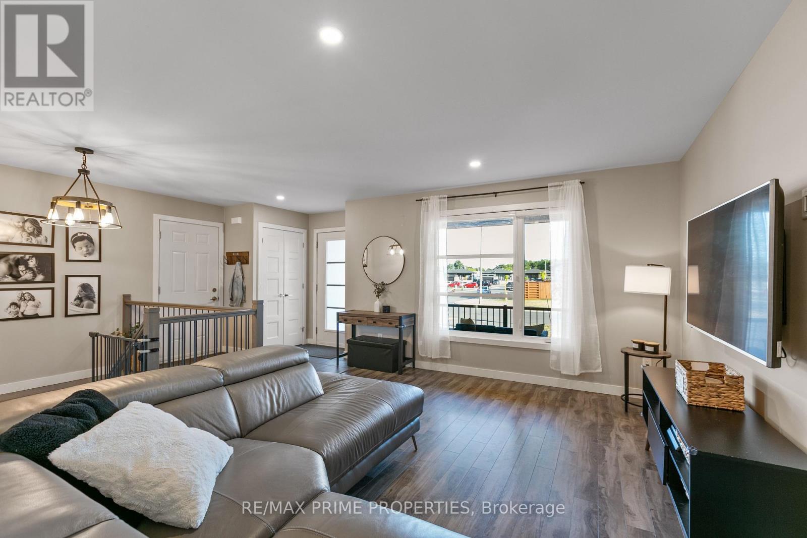 208 Filion Street, Russell, Ontario  K0A 1W0 - Photo 12 - X12965286