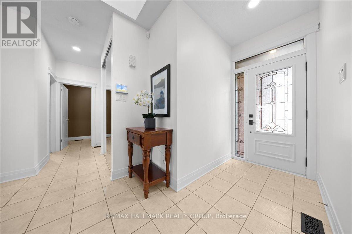 5849 Gladewoods Place, Ottawa, Ontario  K1W 1G6 - Photo 3 - X12965332