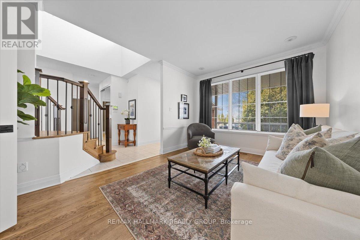 5849 Gladewoods Place, Ottawa, Ontario  K1W 1G6 - Photo 4 - X12965332