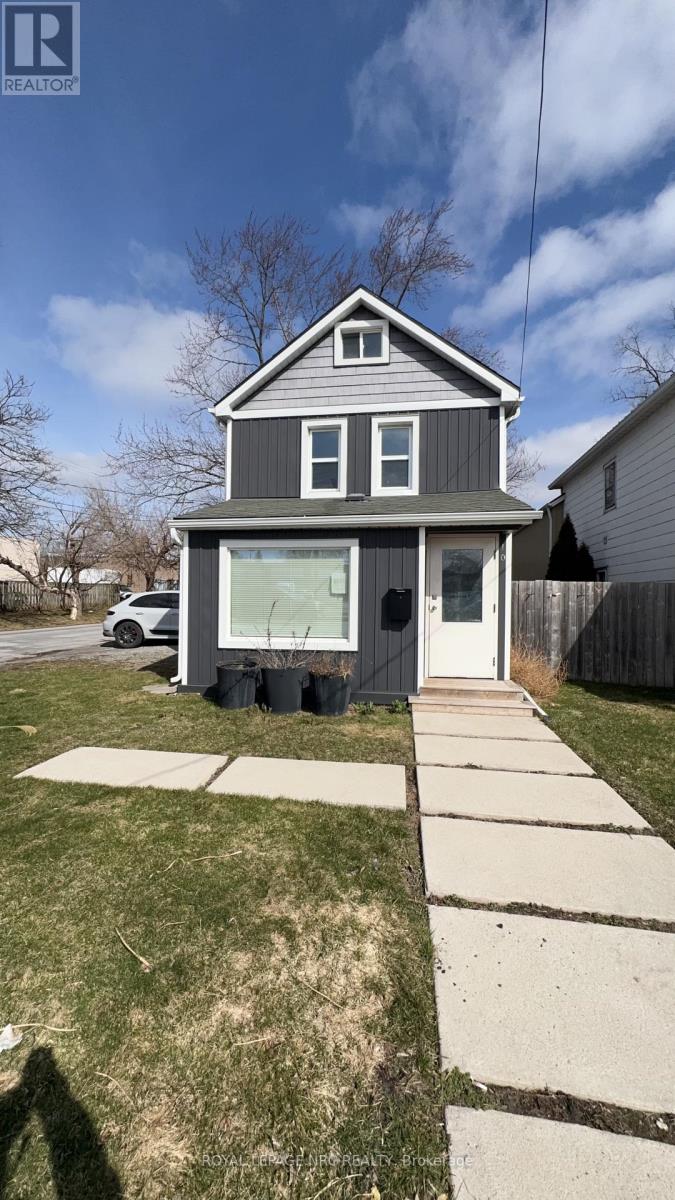 10 THOROLD ROAD, Welland, Ontario