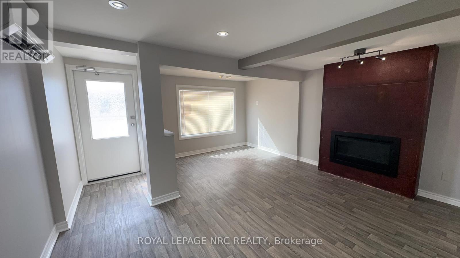 10 Thorold Road, Welland, Ontario  L3C 3T2 - Photo 4 - X12965398