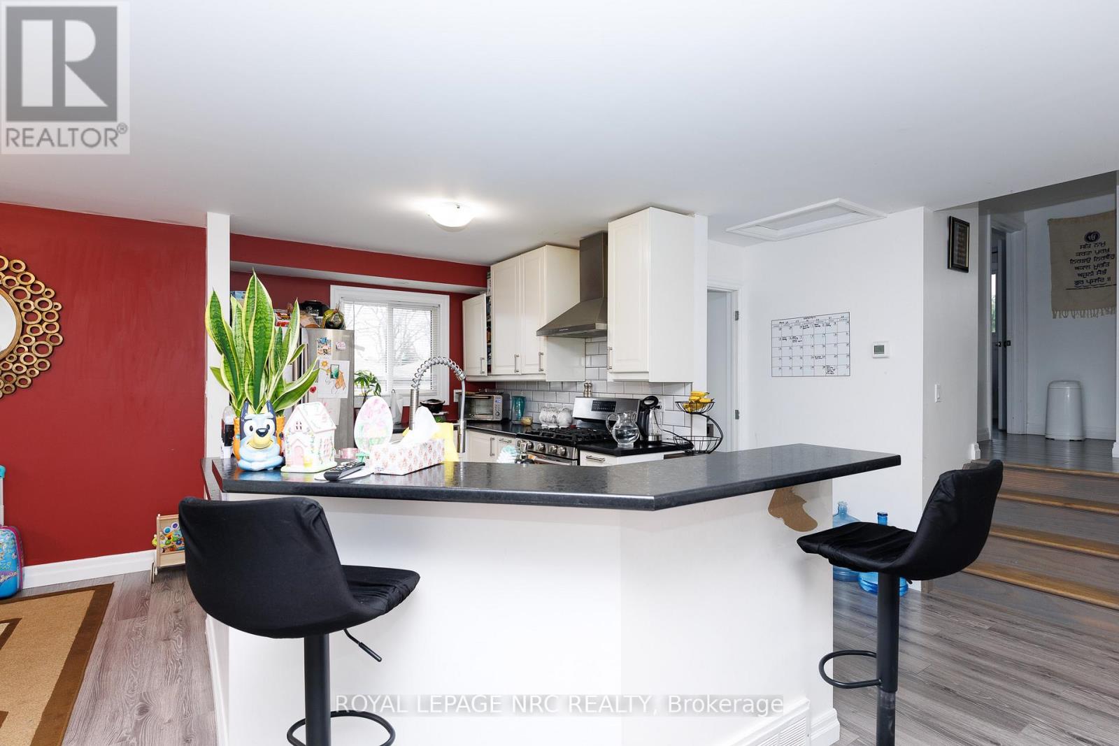 14 Roxborough Court, St. Catharines, Ontario  L2M 6E3 - Photo 7 - X12965424