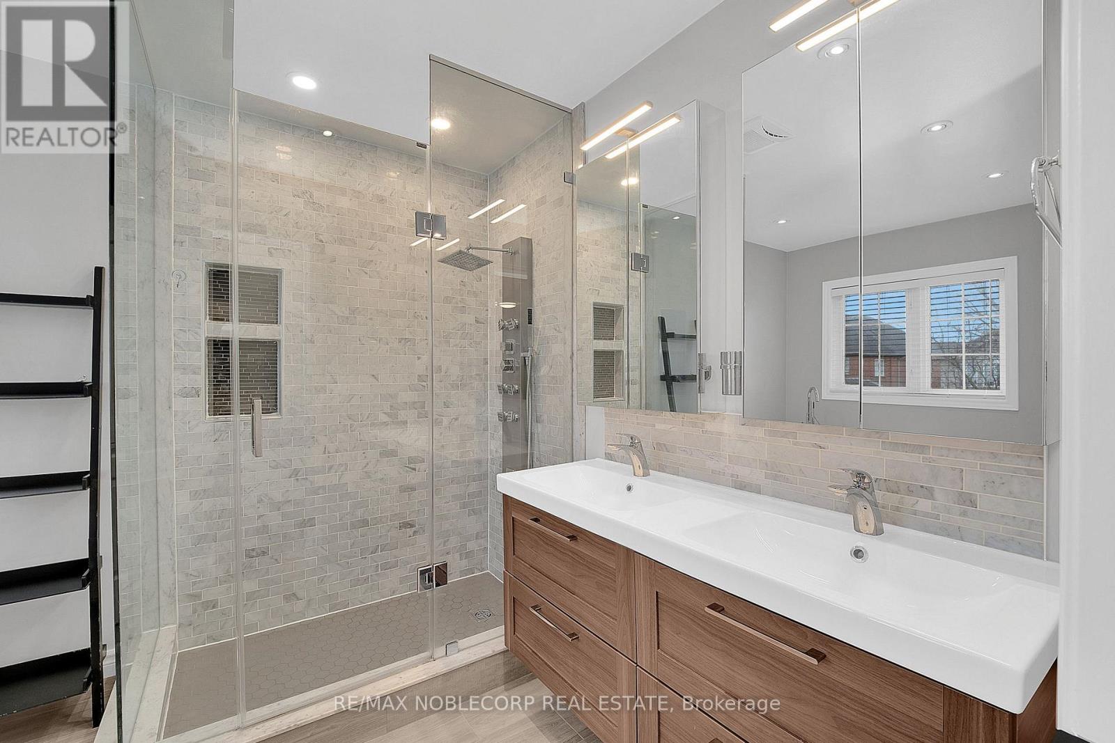 92 Water Garden Lane, Vaughan, Ontario  L4H 1N5 - Photo 23 - N12964078