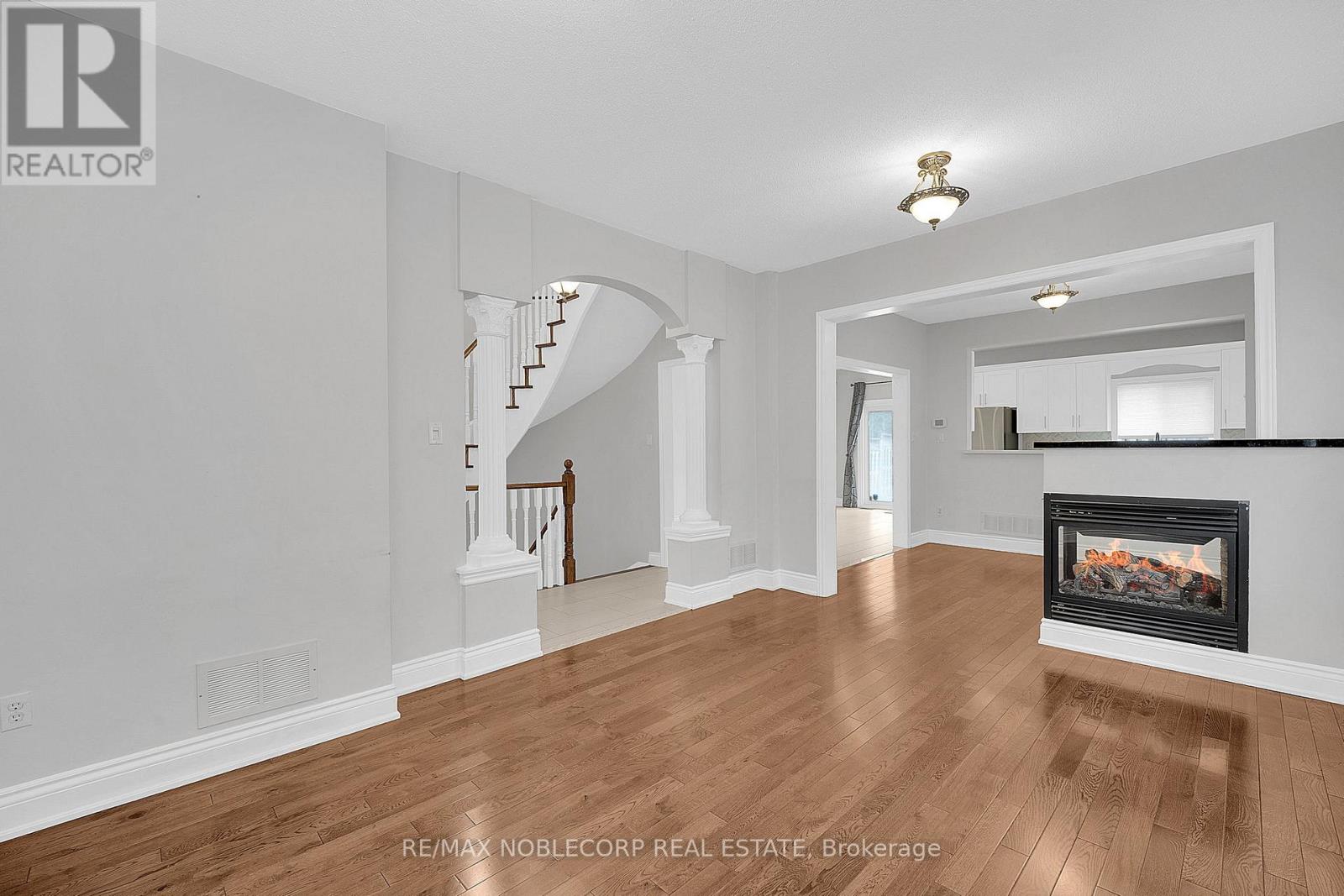 92 Water Garden Lane, Vaughan, Ontario  L4H 1N5 - Photo 5 - N12964078