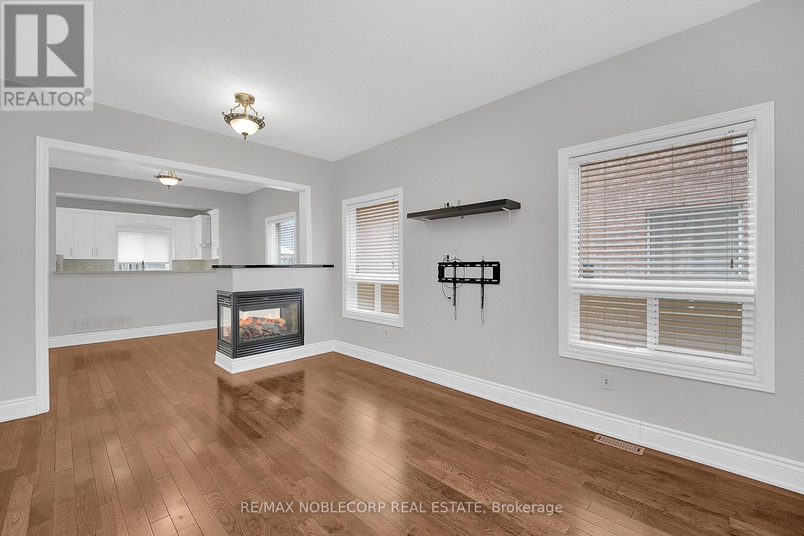 92 Water Garden Lane, Vaughan, Ontario  L4H 1N5 - Photo 4 - N12964078