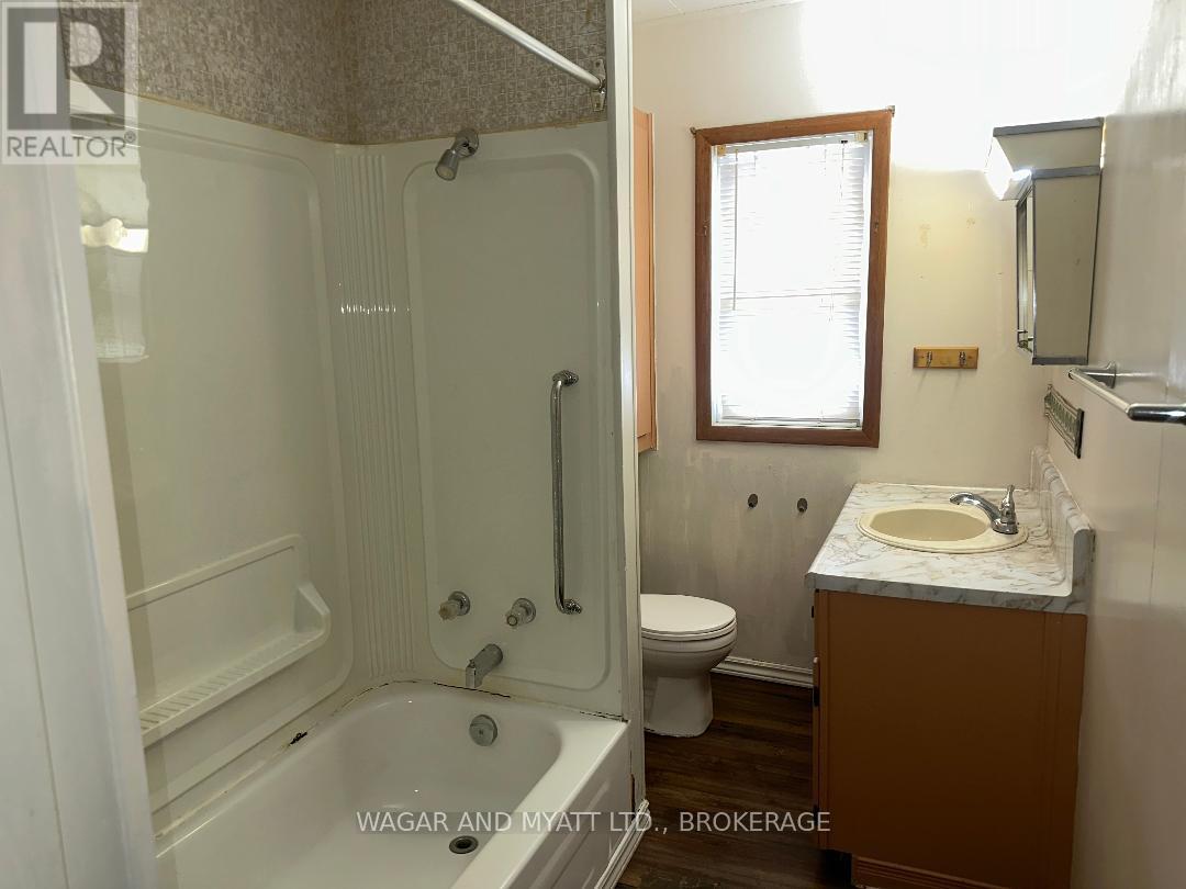 172 Richard Street, Greater Napanee, Ontario  K7R 2T6 - Photo 6 - X12662862