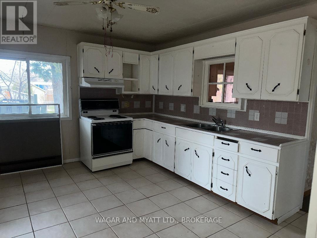 172 Richard Street, Greater Napanee, Ontario  K7R 2T6 - Photo 2 - X12662862