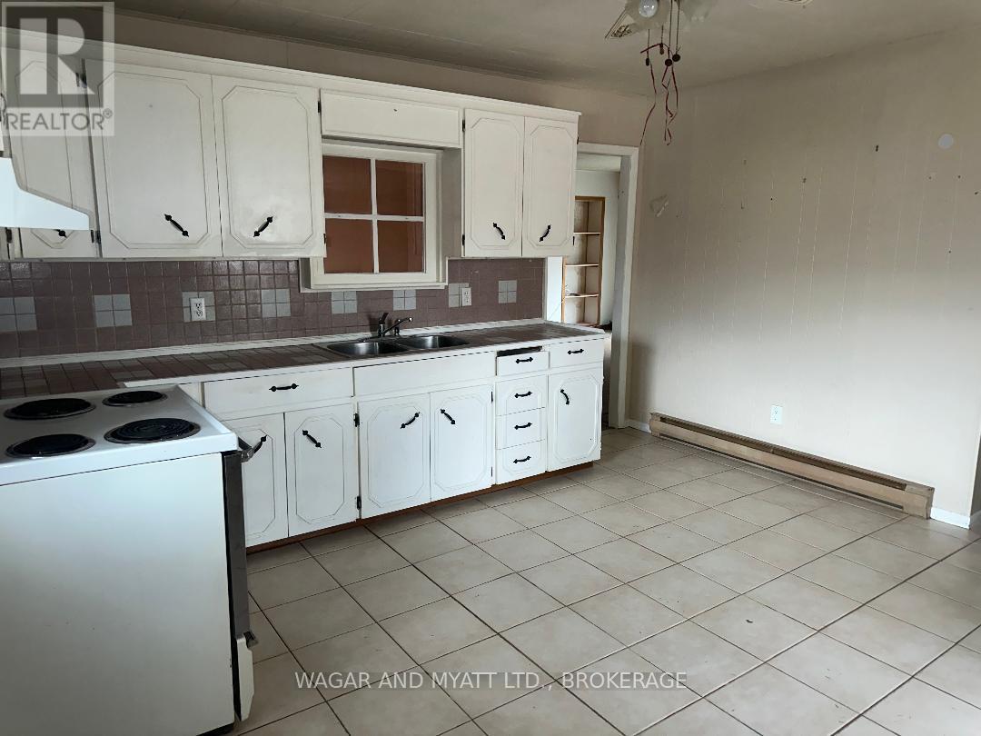 172 Richard Street, Greater Napanee, Ontario  K7R 2T6 - Photo 3 - X12662862