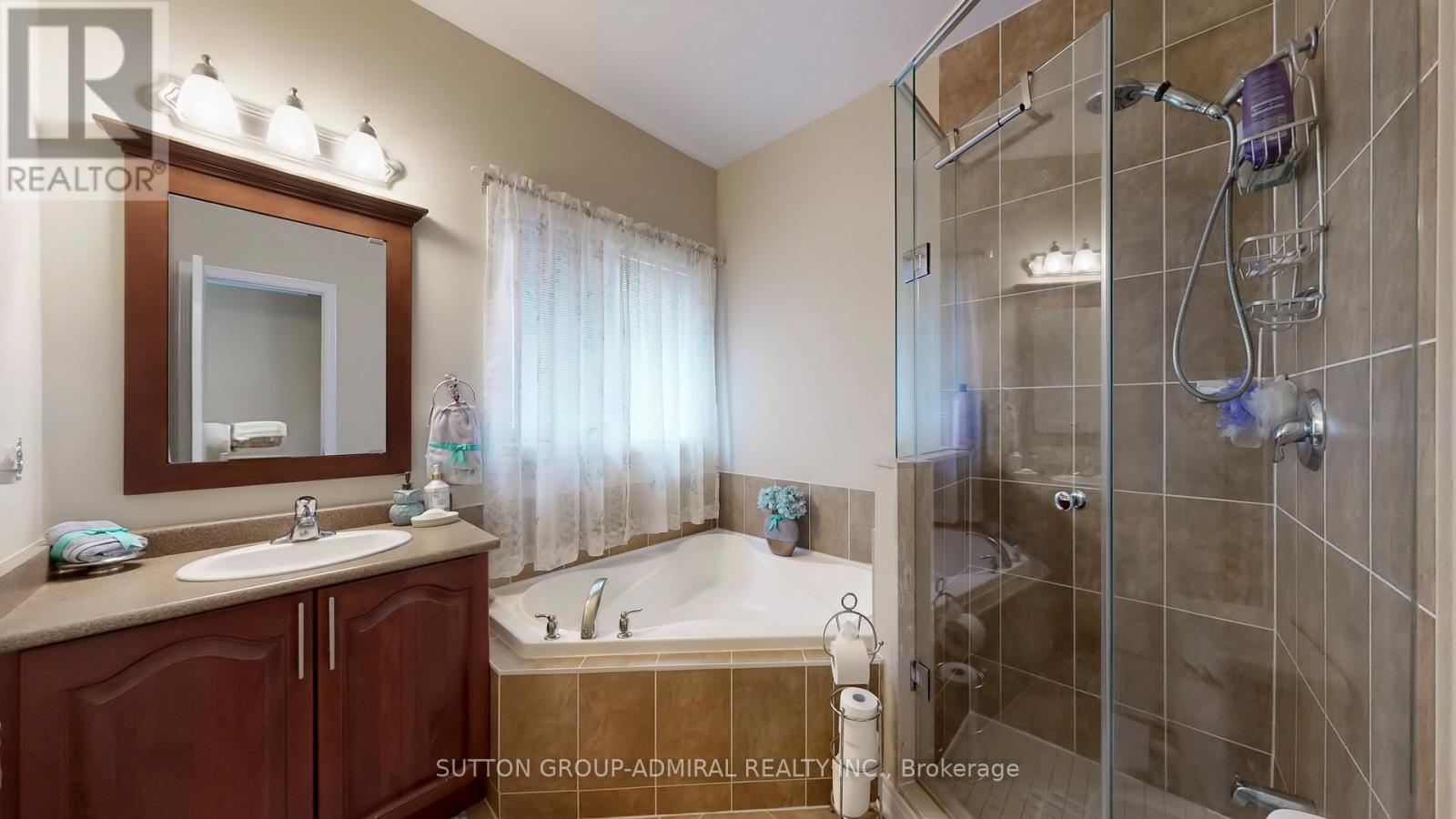 492 Kwapis Boulevard, Newmarket, Ontario  L3X 3K6 - Photo 16 - N12846002