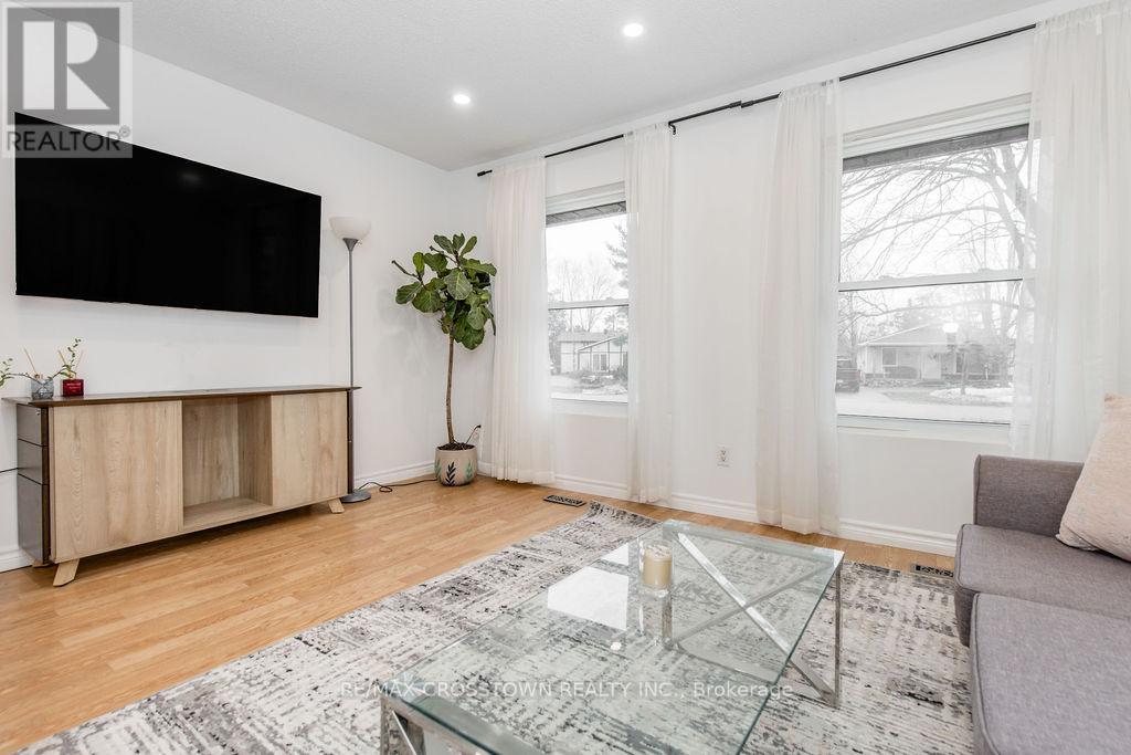 34 Kipling Place, Barrie, Ontario  L4N 4W1 - Photo 12 - S12964076