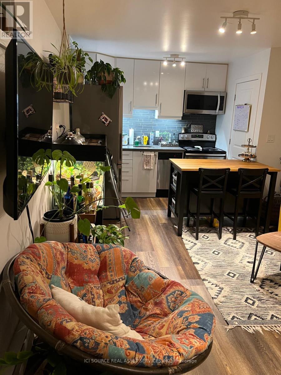 B1 - 15 Highview Crescent, Toronto, Ontario  M6H 2Y3 - Photo 9 - W12963984