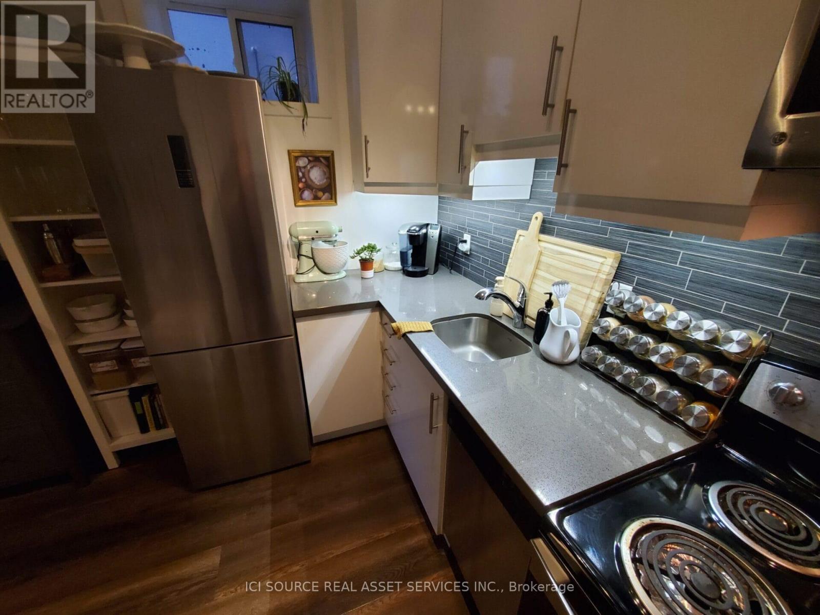 B1 - 15 Highview Crescent, Toronto, Ontario  M6H 2Y3 - Photo 4 - W12963984