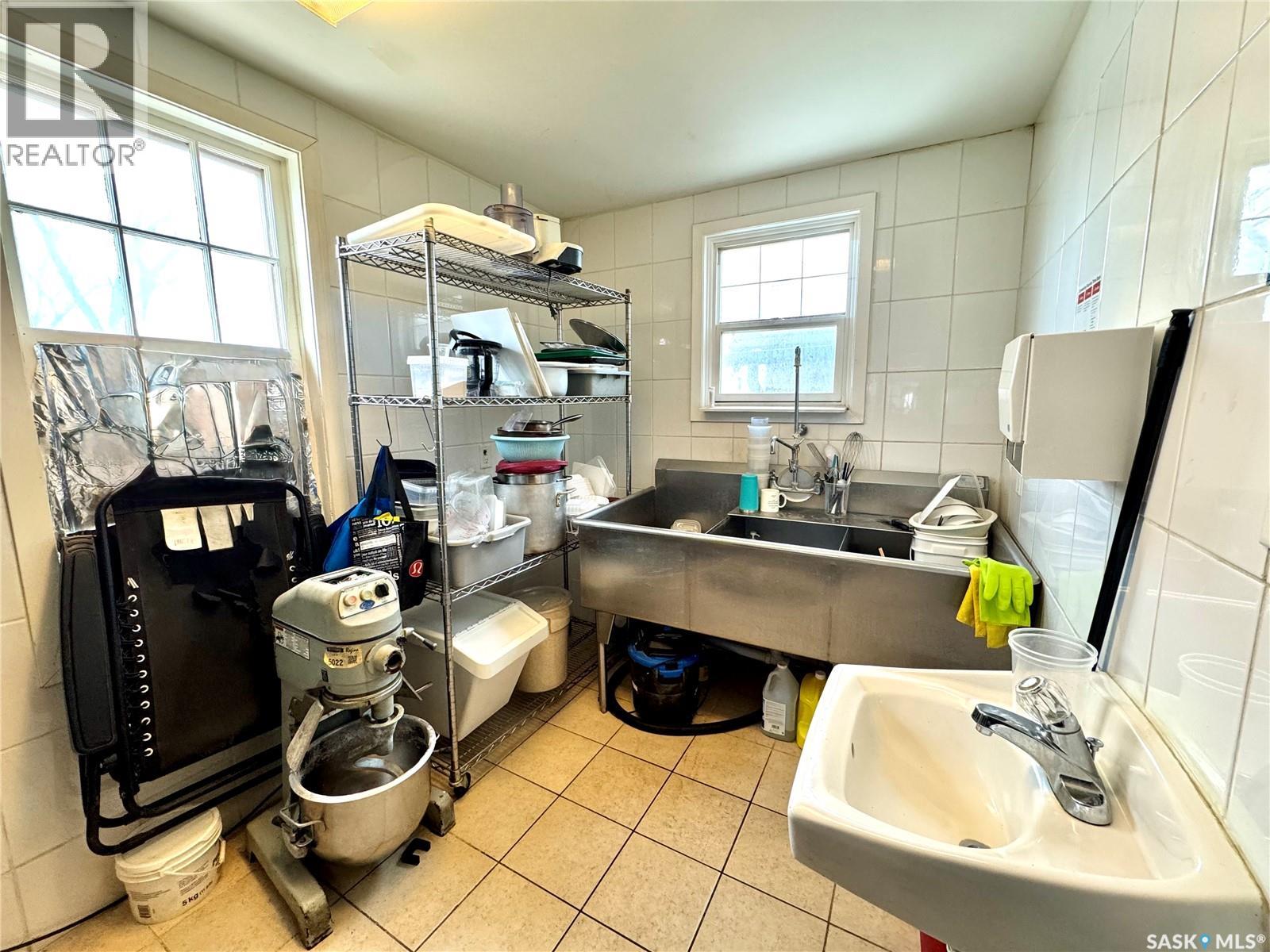 2416 14th Avenue, Regina, Saskatchewan  S4P 0Y3 - Photo 11 - SK032185