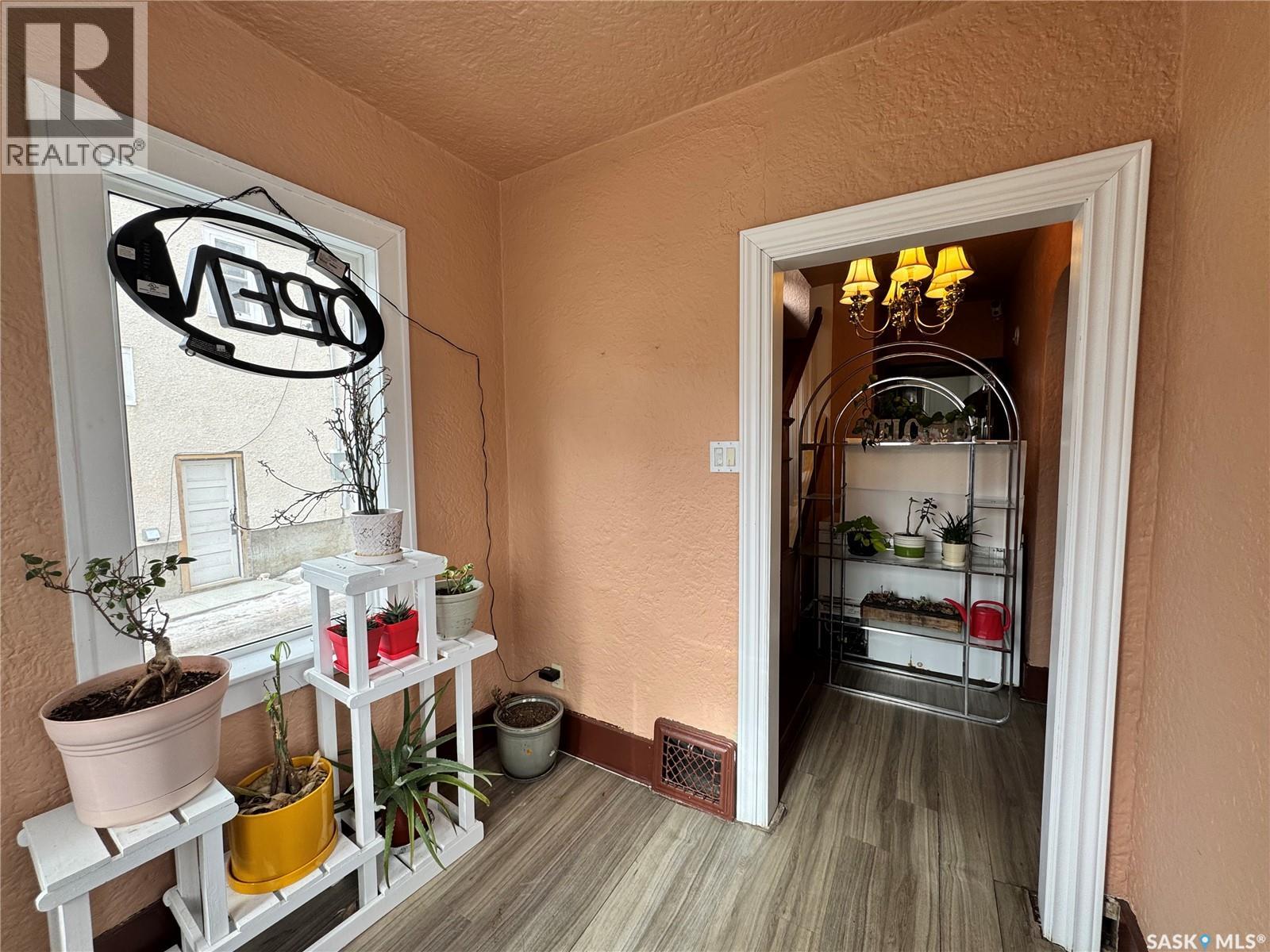 2416 14th Avenue, Regina, Saskatchewan  S4P 0Y3 - Photo 3 - SK032185