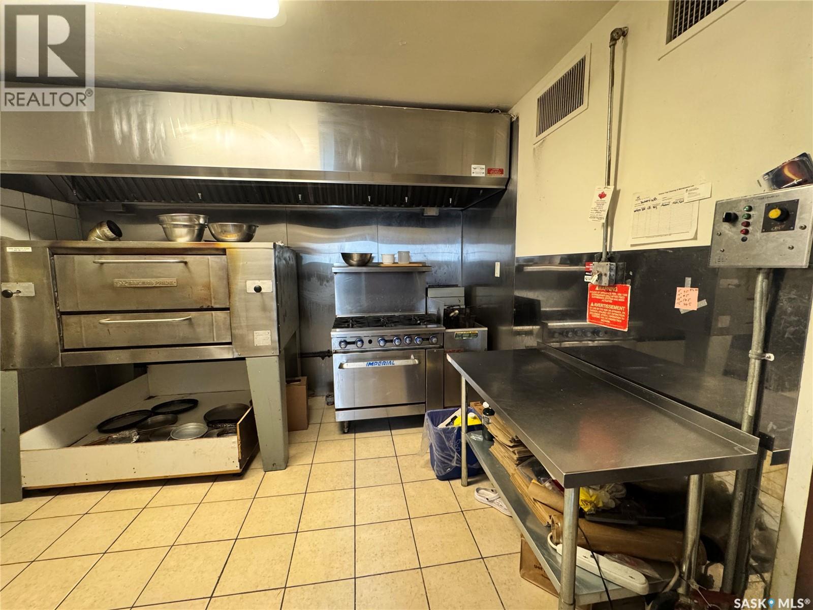 2416 14th Avenue, Regina, Saskatchewan  S4P 0Y3 - Photo 9 - SK032185