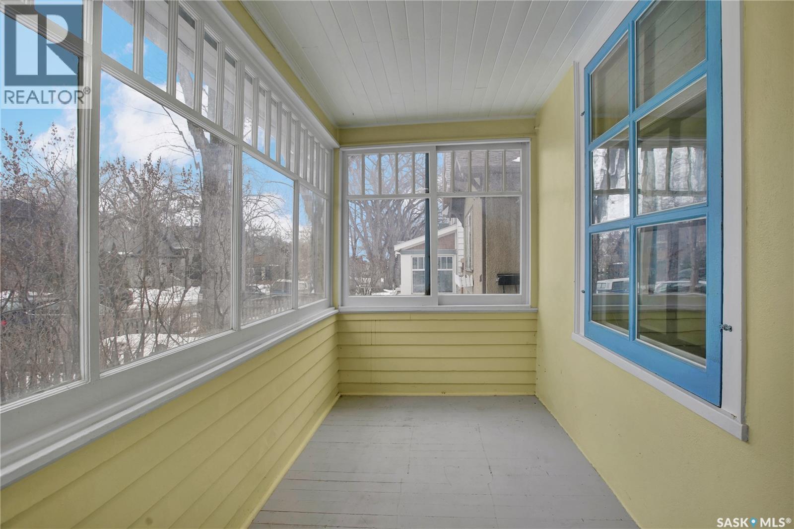 219 27th Street W, Saskatoon, Saskatchewan  S7L 0J4 - Photo 2 - SK032165