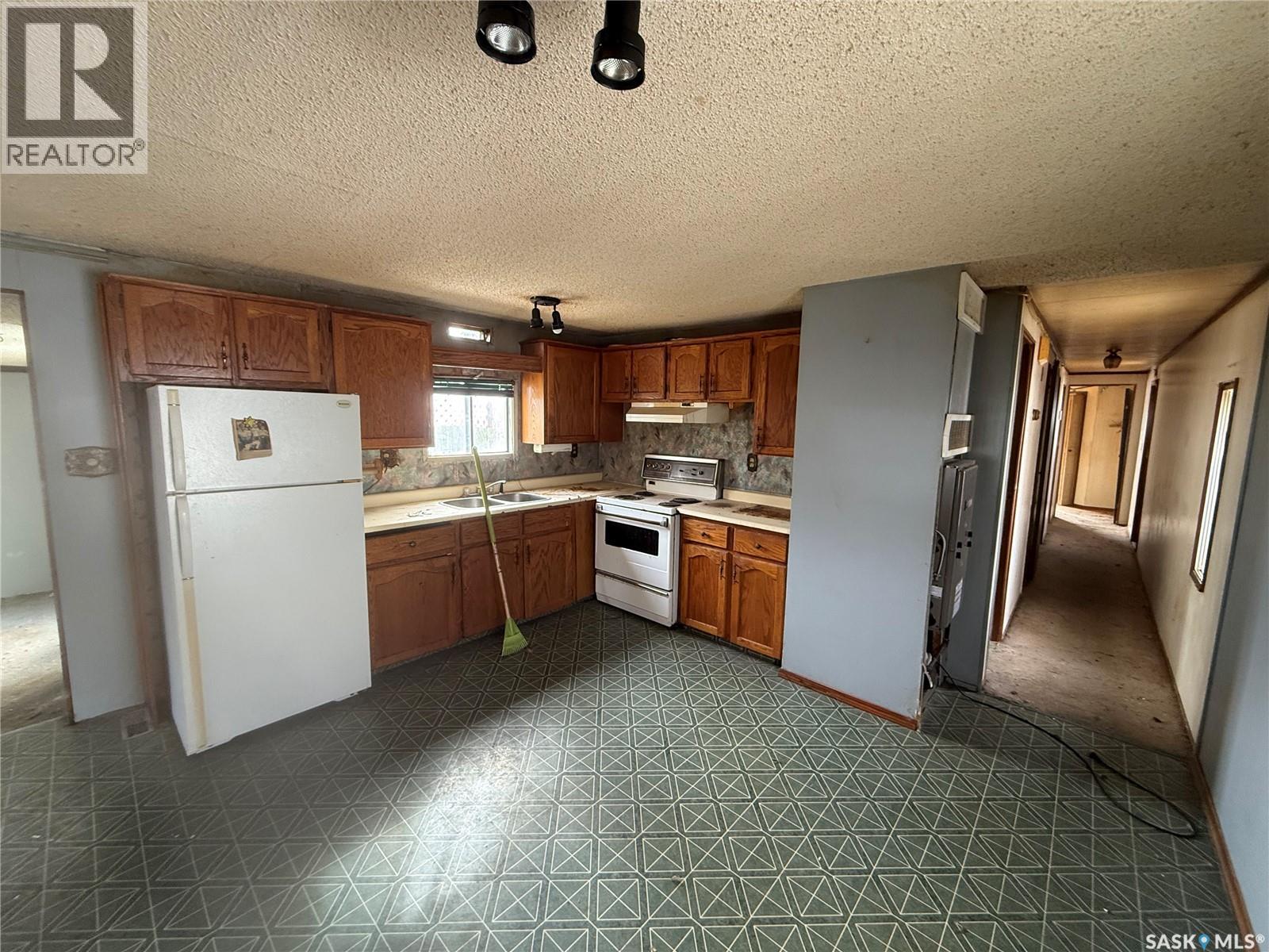 161 Laing Crescent, Weyburn, Saskatchewan  S4H 2R8 - Photo 9 - SK032089