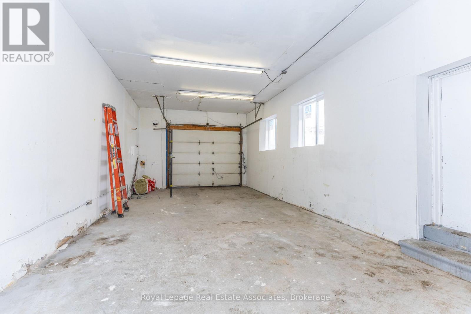 2850 Dufferin Street, Toronto, Ontario  M6B 3S3 - Photo 9 - W12963038