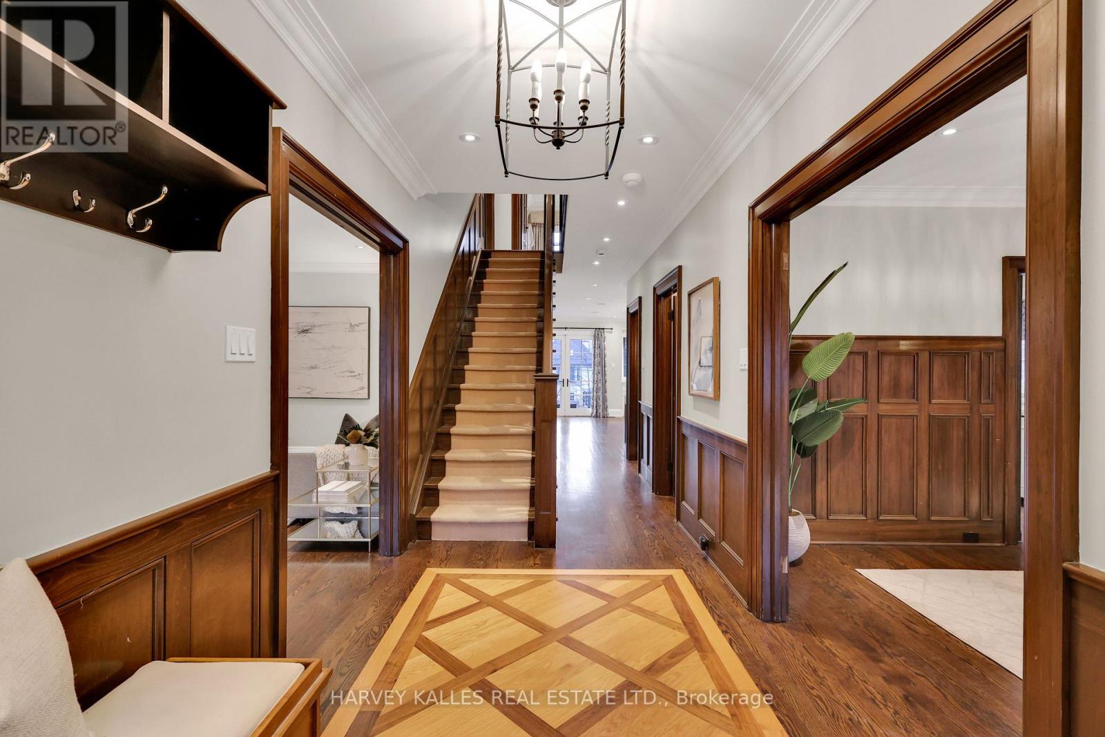 12 Killarney Road, Toronto, Ontario  M5P 1L8 - Photo 4 - C12964958