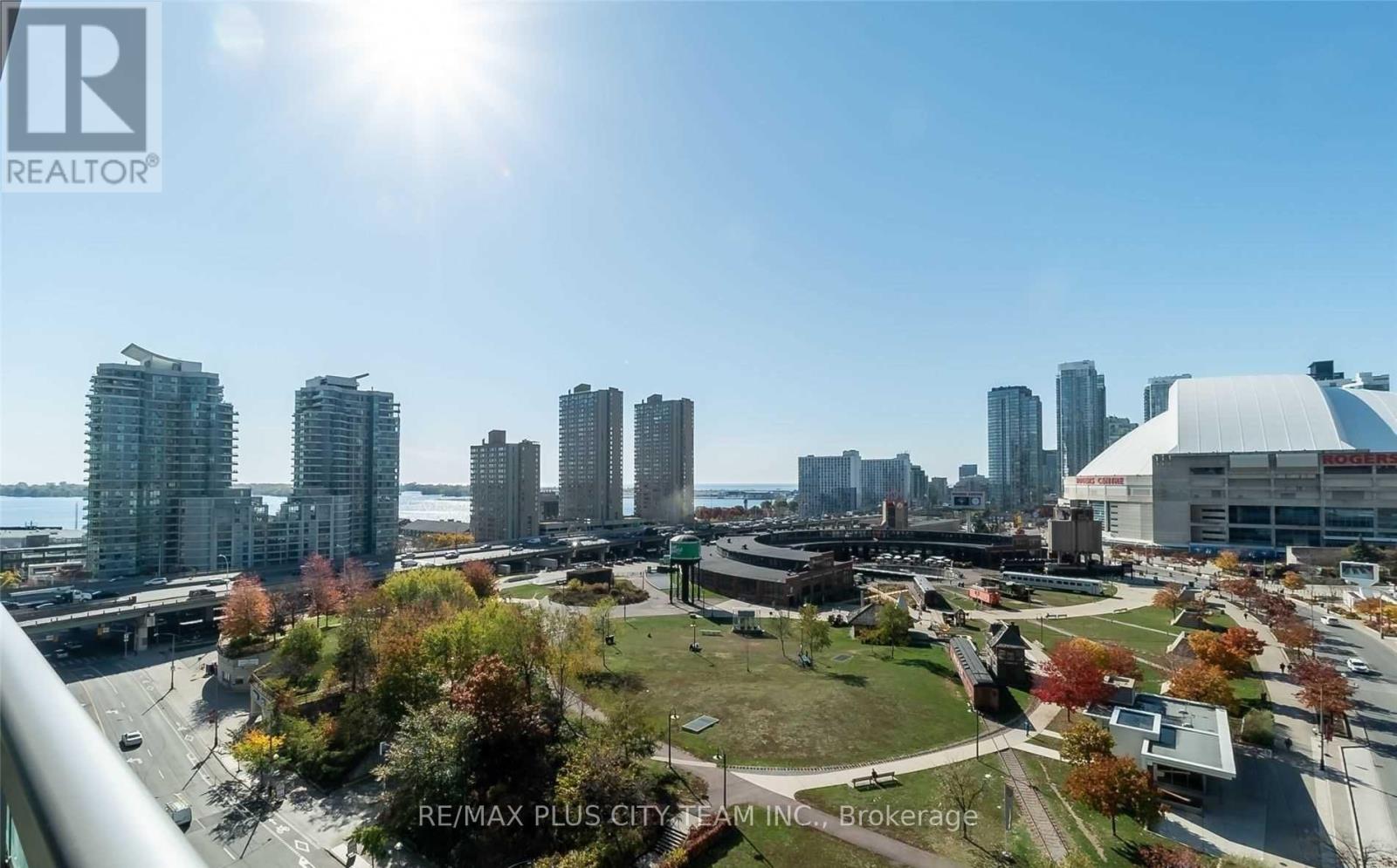 1518 - 51 Lower Simcoe Street, Toronto, Ontario  M5J 3A2 - Photo 2 - C12965008