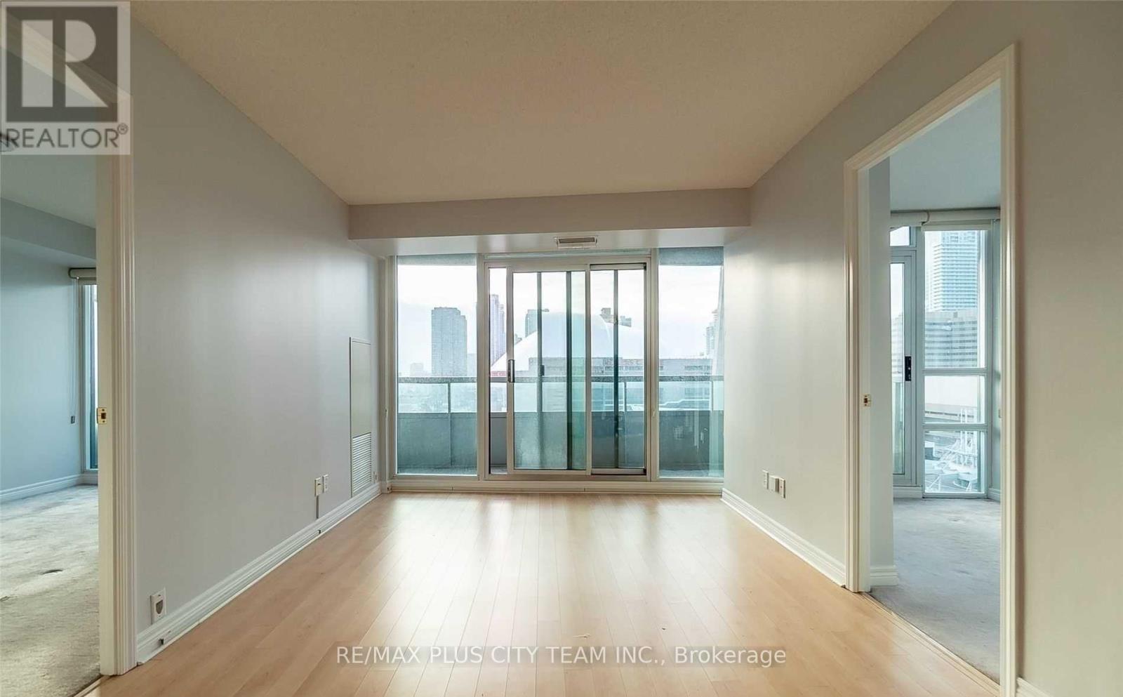 1518 - 51 Lower Simcoe Street, Toronto, Ontario  M5J 3A2 - Photo 3 - C12965008